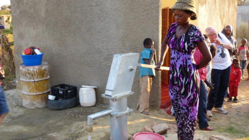 inaugurazione pompa dell'acqua per il villaggio di Dalitso periferia di Lusaka